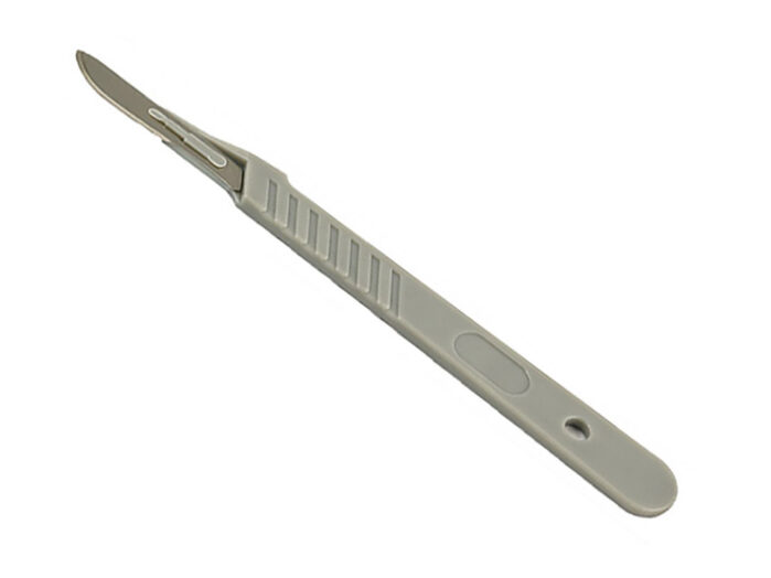 Disposable carbon steel scalpels #10 with plastic handle